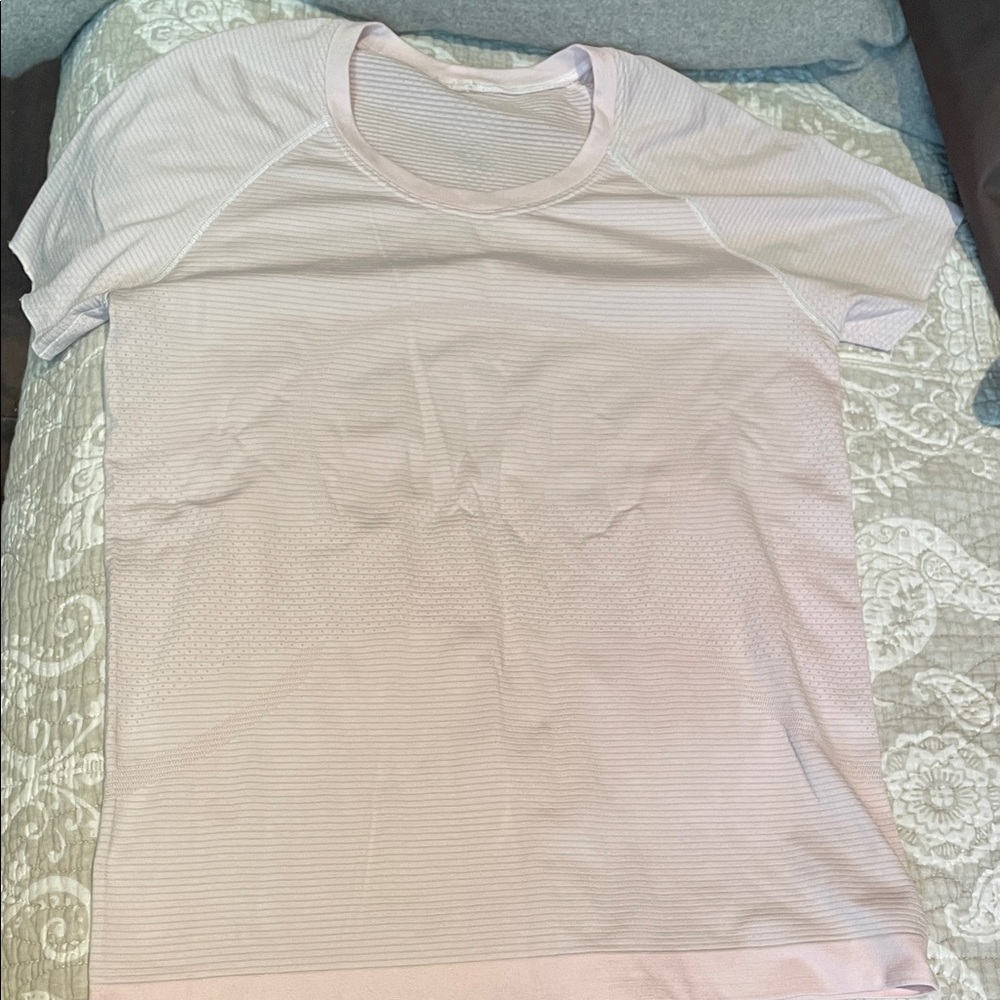 Baby pink lululemon women’s tshirt